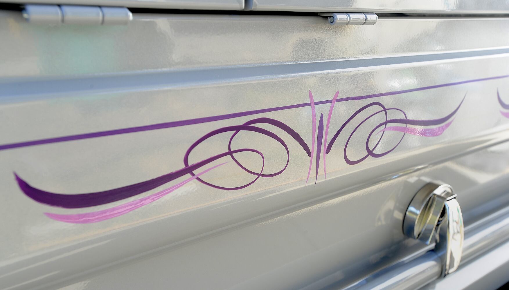 Sign painter honors late mother
