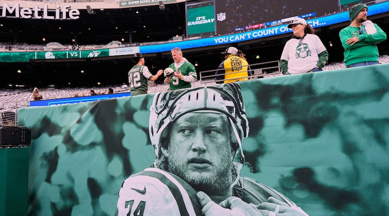 A photo of Nick Mangold, former Jets center who recently passed away, is displayed before an NFL football game between the Cleveland Browns and the New York Jets, Sunday, Nov. 9, 2025, in East Rutherford, N.J (AP Photo/Yuki Iwamura)