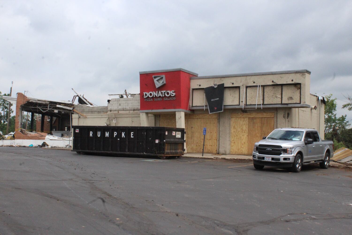 Photos restaurant worker called unsung hero for helping others during Memorial Day tornadoes