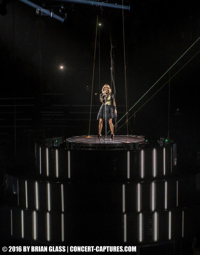 Carrie Underwood lights up Cincinnati