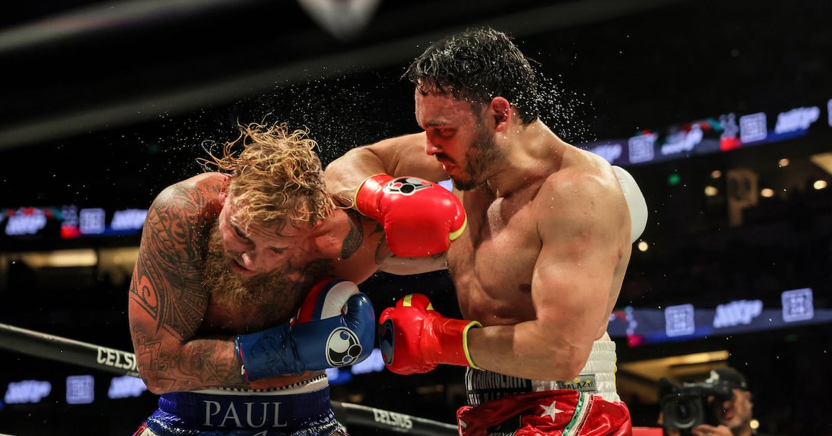 Mexican boxer Julio César Chávez Jr. arrested by ICE for deportation, federal officials...