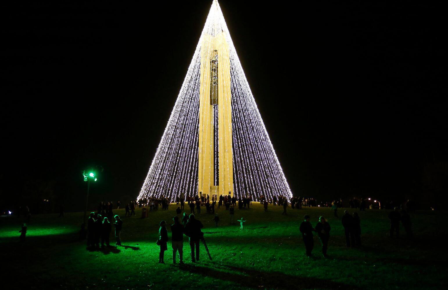 Tree of Lights at Carillon Historical Park starts holiday season