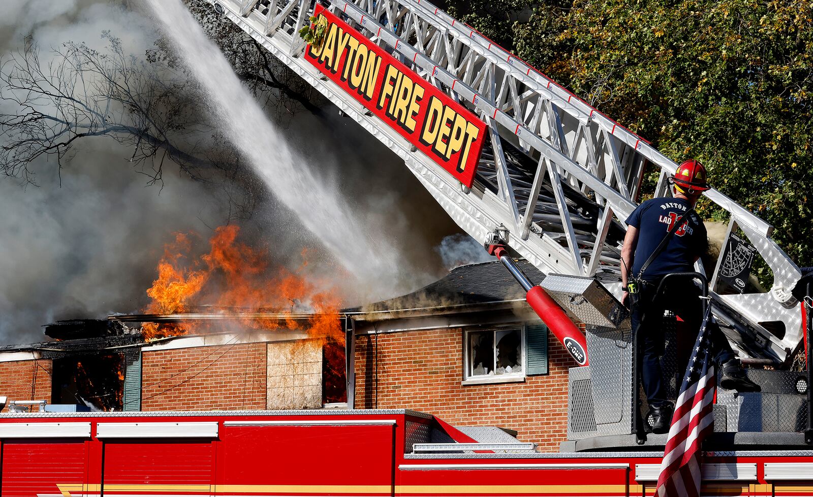 The Dayton Fire Department responded to a large fire at a vacant Dayton apartment building on Riverside Dr. Thursday, Oct. 14, 2024. MARSHALL GORBY\STAFF