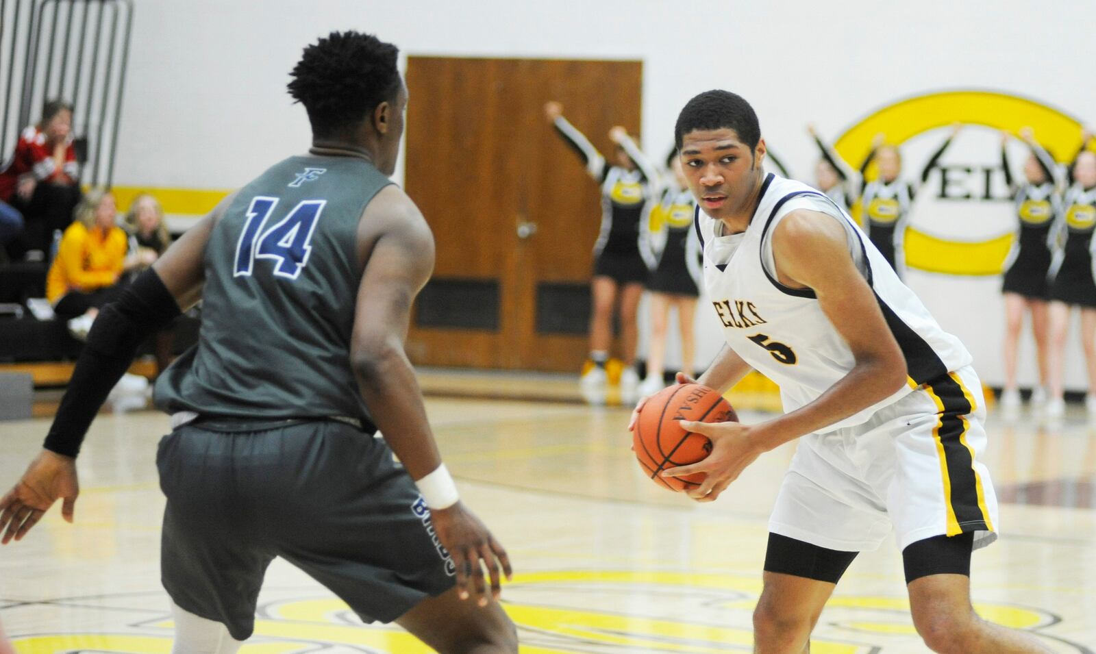 Centerville’s Mo Njie (with ball) is checked by Fairmont’s Dashawn Brown. Centerville defeated visiting Fairmont 53-50 in a boys high school basketball game on Friday, Dec. 7, 2018. MARC PENDLETON / STAFF