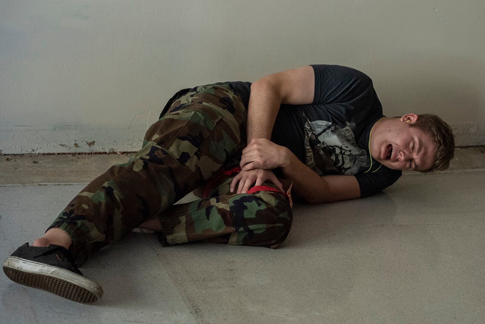 A role-player screams in “pain” after a simulated gunshot wound while waiting for first responders during an active-shooter exercise Aug. 18 at Wright-Patterson Air Force Base. U.S. AIR FORCE PHOTO/WESLEY FARNSWORTH