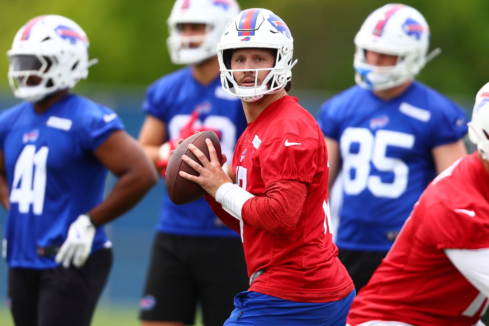 Buffalo Bills quarterback Josh Allen looks to pass the ball during NFL football practice in Orchard Park, N.Y., Tuesday May 27, 2025. (AP Photo/Jeffrey T. Barnes)