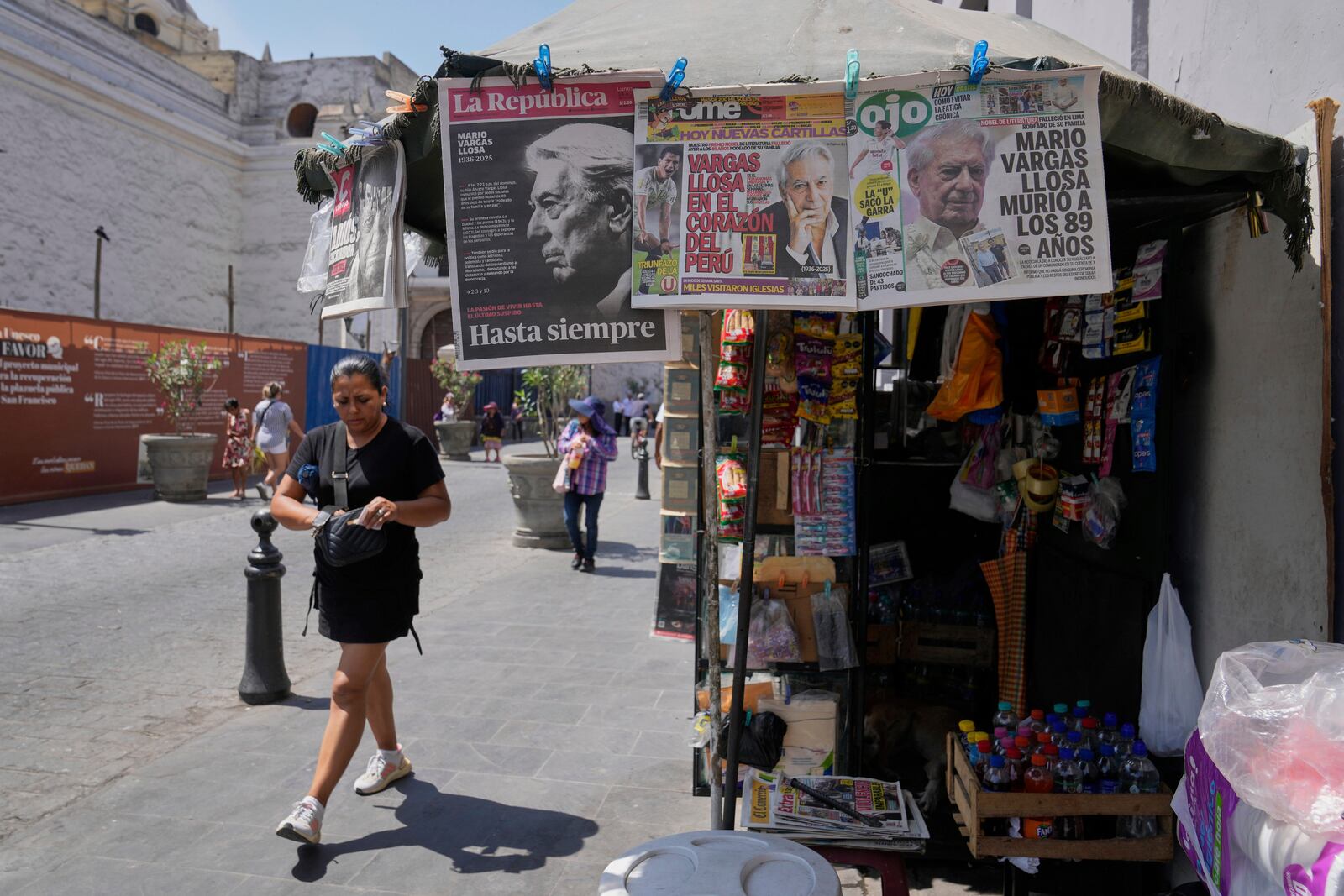 Newspapers for sale carry the news of the death of Peruvian author and Nobel literature laureate Mario Vargas Llosa at a kiosk in Lima, Peru, Monday, April 14, 2025. (AP Photo/Martin Mejia)