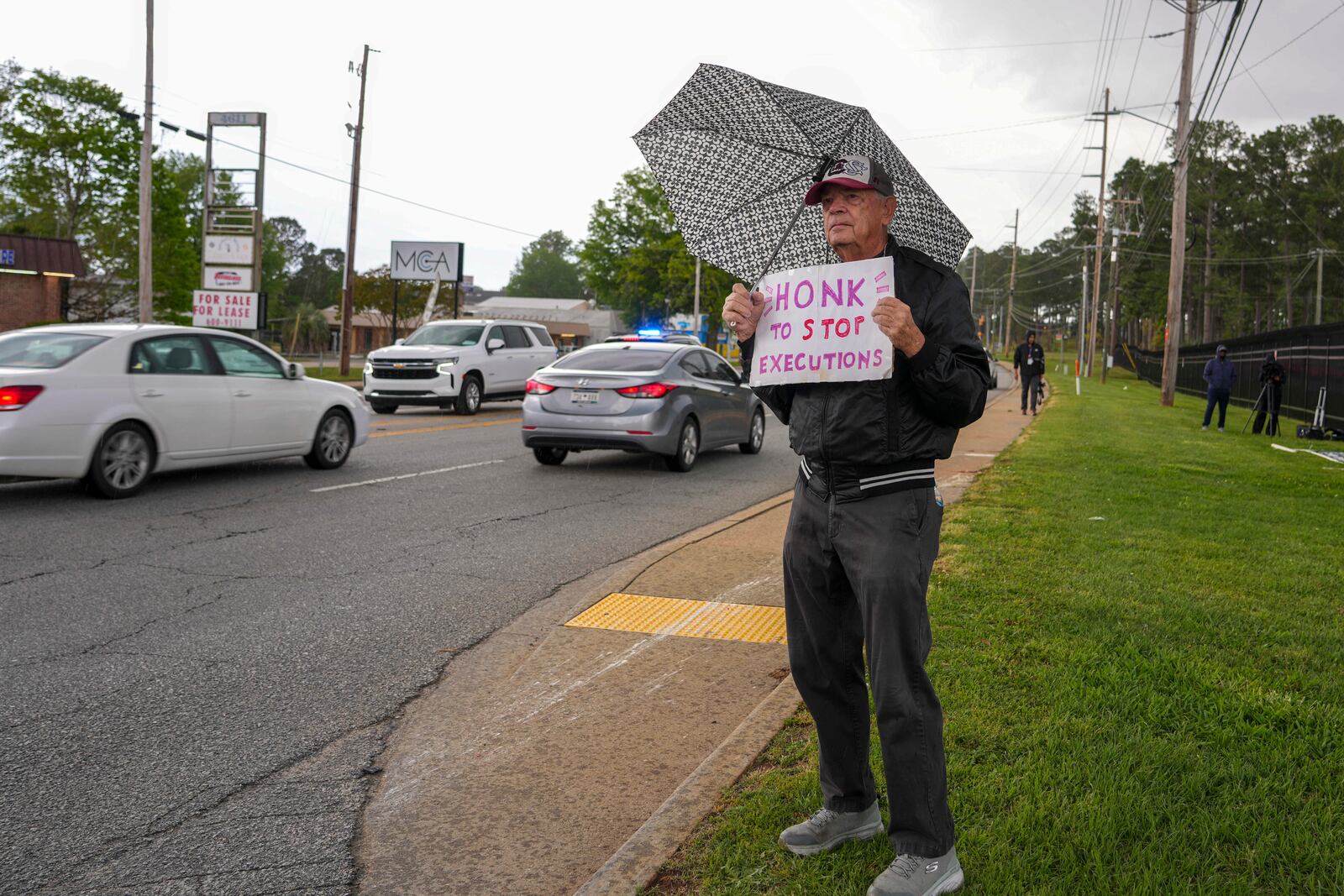 Bucky Bruce demonstrates outside the scheduled execution of South Carolina inmate Mikal Mahdi in Columbia, S.C., Friday, April 11, 2025. (AP Photo/David Yeazell)