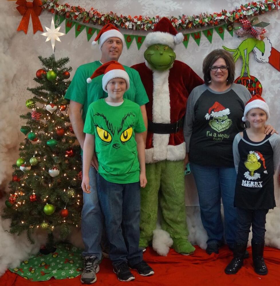 Your heart will grow three sizes when you see these hilarious Dayton family photos with the GRINCH