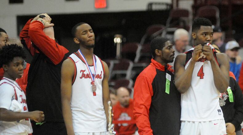 Amari Davis (left) and Myles Belyeu watch Akron SVSM accept the championship trophy. MARC PENDLETON / STAFF