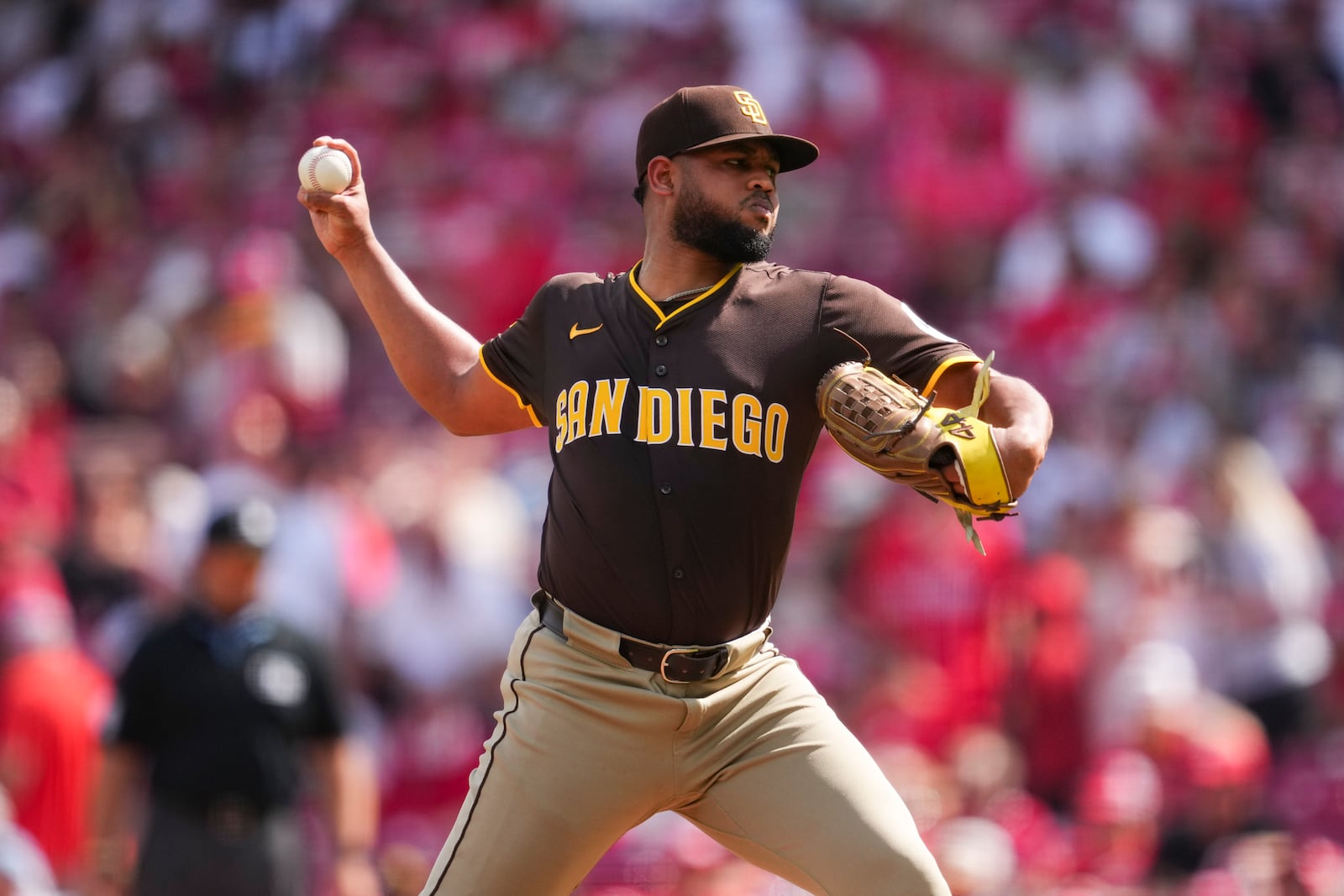 San Diego Padres pitcher Randy Vásquez throws during the second inning of a baseball game against the Cincinnati Reds, Saturday, June 28, 2025, in Cincinnati. (AP Photo/Jeff Dean)