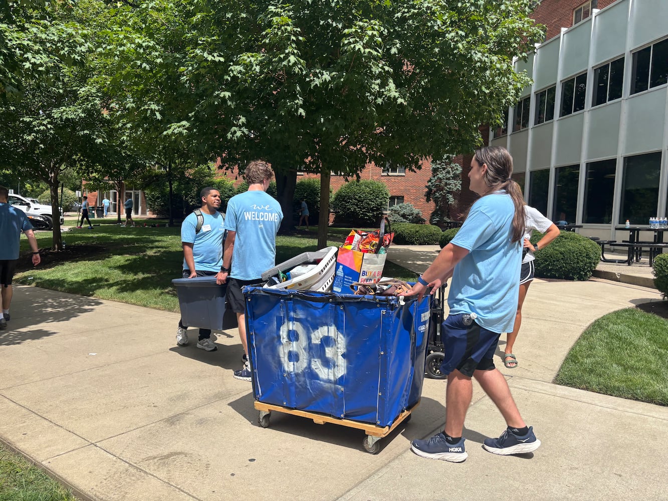 UD freshmen move in