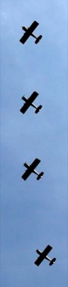 Aircraft fly-in at Moraine Airpark