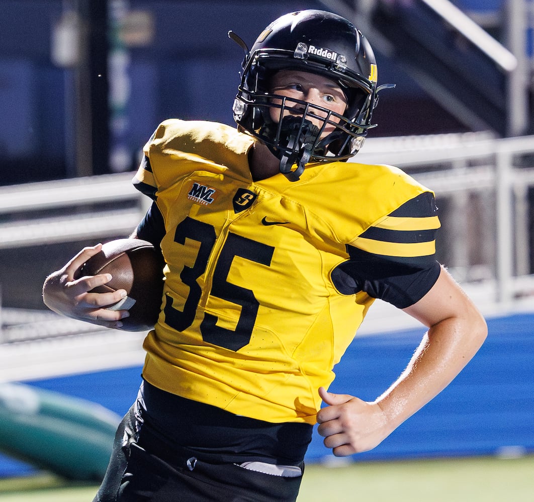 081525 DDN CJ Sidney football