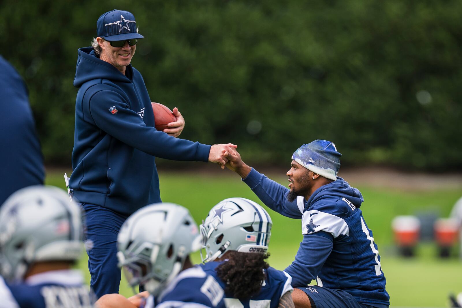 Dallas Cowboys' special teams coordinator Nick Sorensen shakes hands with Micah Parsons during NFL football practice at the Cowboys facility, Tuesday, June 10, 2025, in Frisco, Texas. (AP Photo/Jessica Tobias)