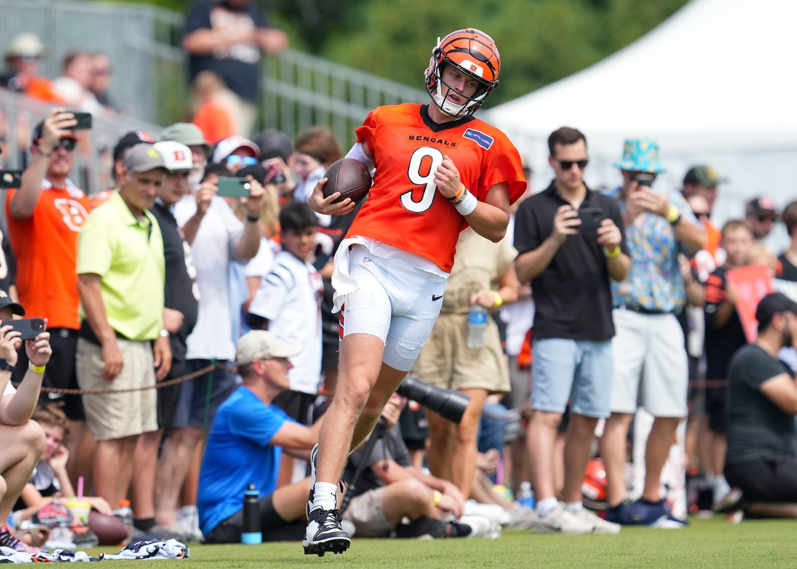 Cincinnati Bengals' Joe Burrow (9) runs during practice at the team's NFL football training camp, Thursday, July 24, 2025, in Cincinnati. (AP Photo/Jeff Dean)