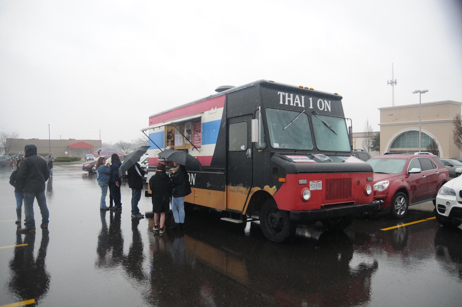 PHOTOS: Food truck extravaganza on Dorothy Lane