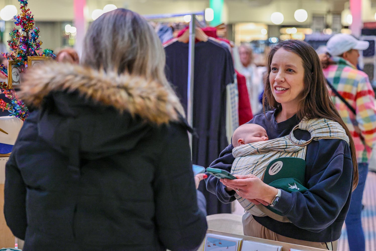 DDN 121125 Holly Days Dayton Arcade