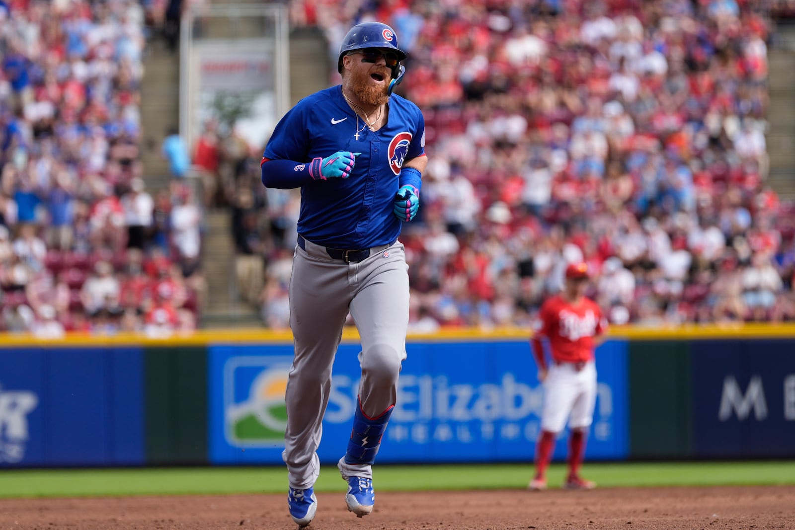 Chicago Cubs' Justin Turner round the bases after hitting a home run in the third inning of a baseball game against the Cincinnati Reds, Saturday, May 24, 2025, in Cincinnati. (AP Photo/Carolyn Kaster)