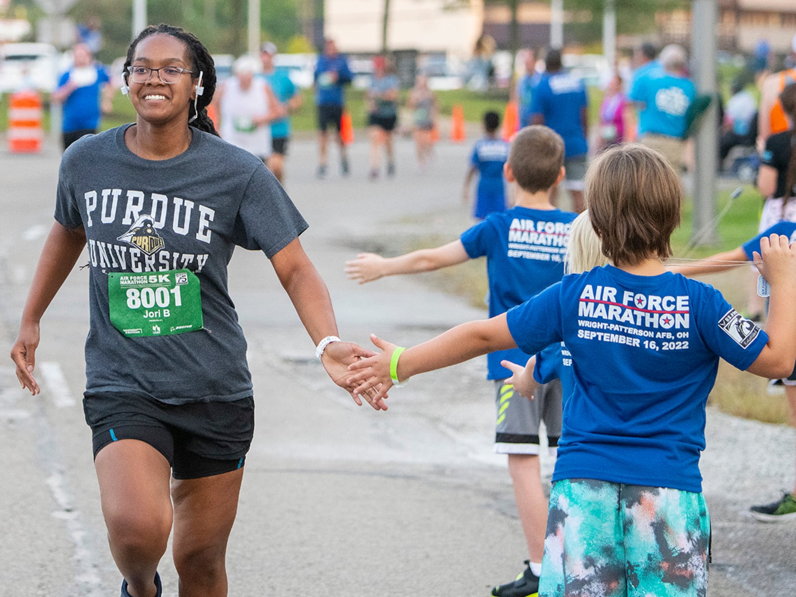 Spectators congratulate Jorian Brown as she nears the finish line of the 2022 Air Force Marathon’s 5-kilometer race Sept. 16 on Wright State University’s campus in Fairborn. U.S. AIR FORCE PHOTO/R.J. ORIEZ