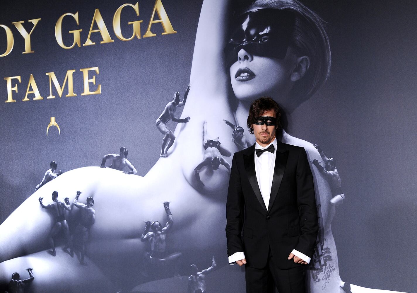 Singer debuts new perfume