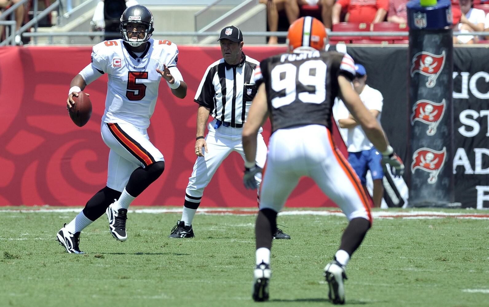 Buccaneers quarterback Josh Freeman (5) scrambles as Cleveland Browns linebacker Scott Fujita (99) defends during the first half.