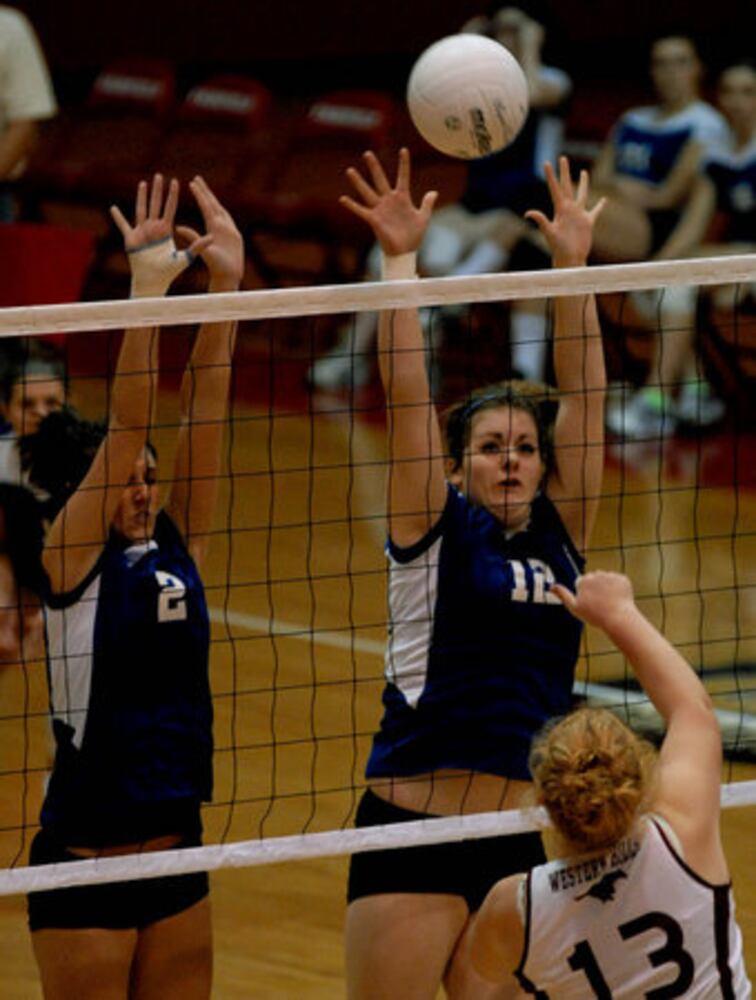 Middletown vs. Loveland volleyball