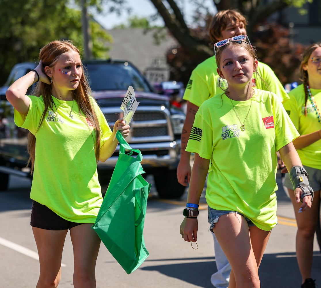 070425 DDN Americana Festival Parade Centerville