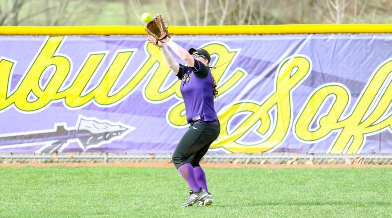 Mechanicsburg’s Megan Alspaugh catches a fly ball. MICHAEL COOPER / CONTRIBUTED