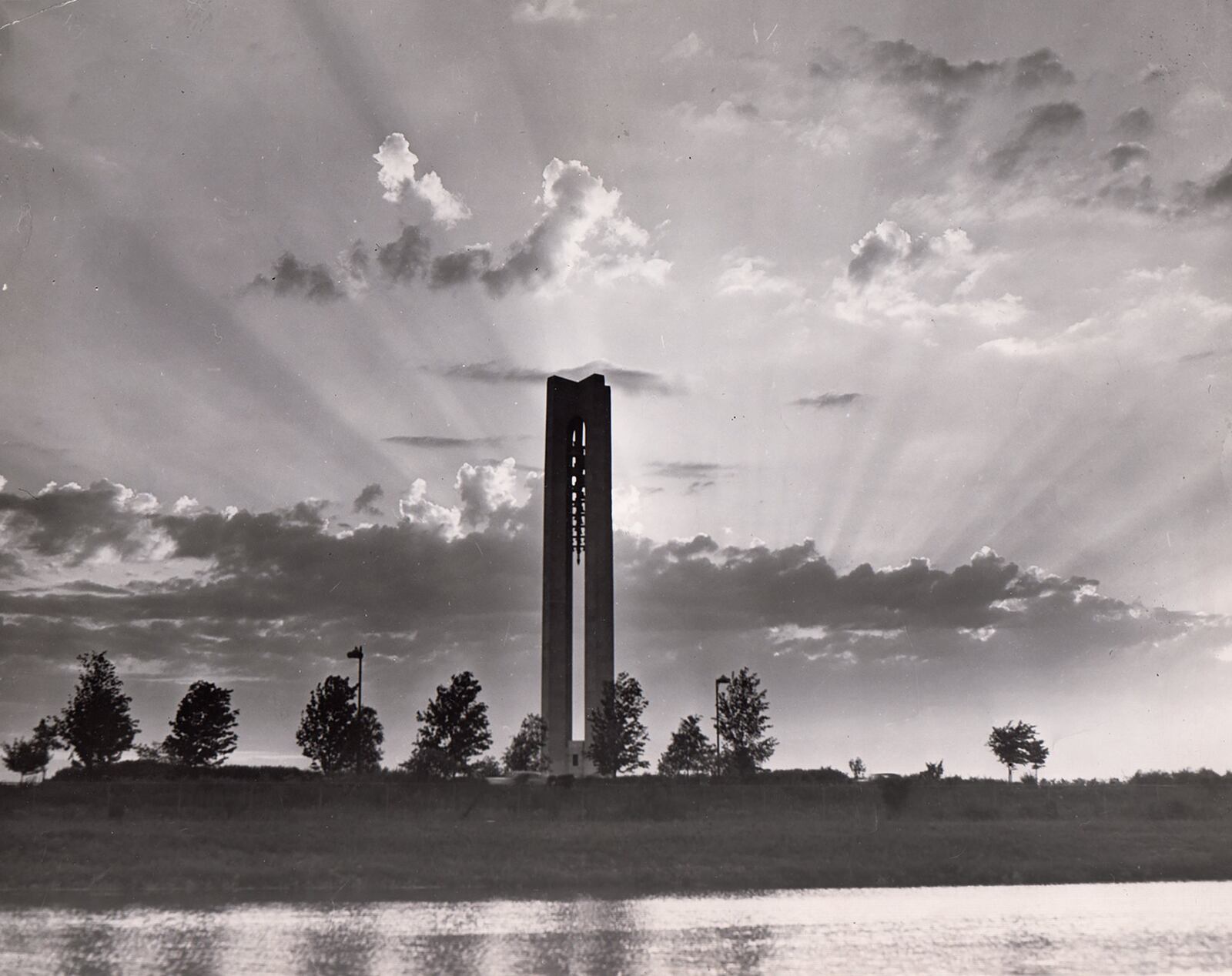 When Deeds Carillon was built in the early 1940’s it had 32. The largest weighed 7,000 pounds and the smallest weighed 150 pounds. DAYTON DAILY NEWS ARCHIVE
