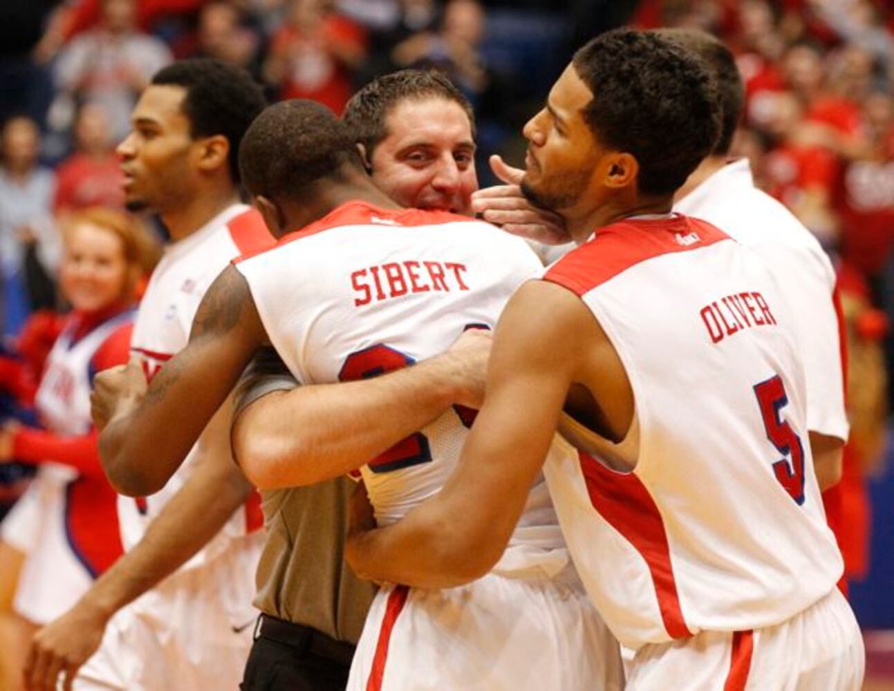 Flyers win at buzzer