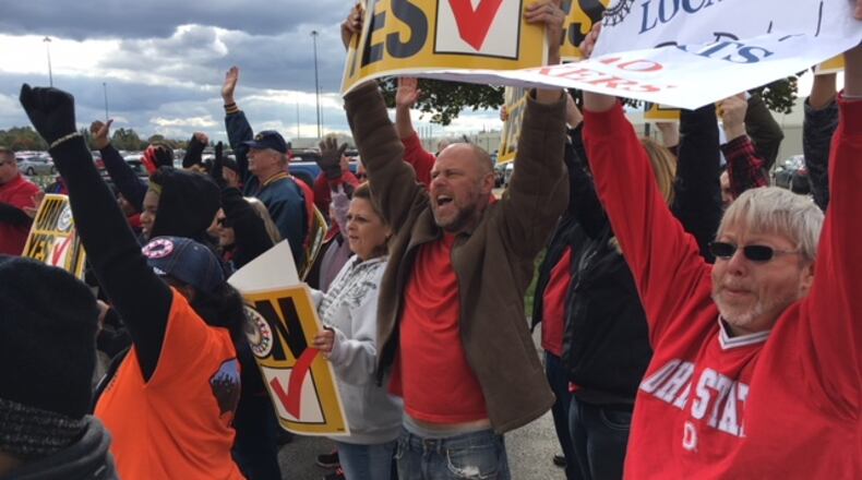 Members of the United Auto Workers rallied Wednesday outside Fuyao Glass America’s Moraine plant. A workforce vote on whether to join the UAW is set for Nov. 8 and 9. THOMAS GNAU/STAFF