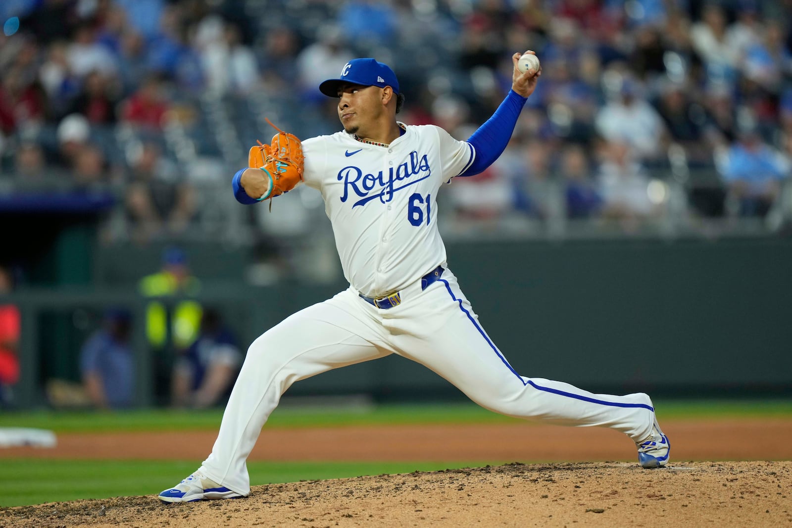 Kansas City Royals relief pitcher Angel Zerpa throws during the seventh inning of a baseball game against the Cincinnati Reds, Wednesday, May 28, 2025, in Kansas City, Mo. (AP Photo/Charlie Riedel)