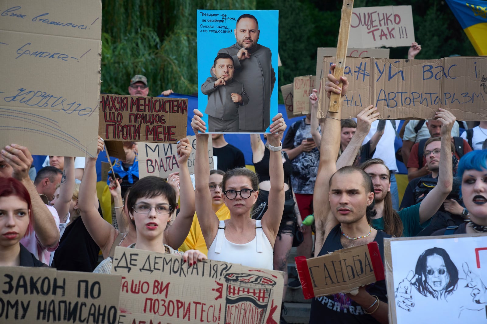 Demonstrators protest against a new bill proposed by President Volodymyr Zelenskyy restoring the independence of the country’s anti-corruption agencies, in Kyiv, Ukraine, Thursday, July 24, 2025. (AP Photo/Efrem Lukatsky)