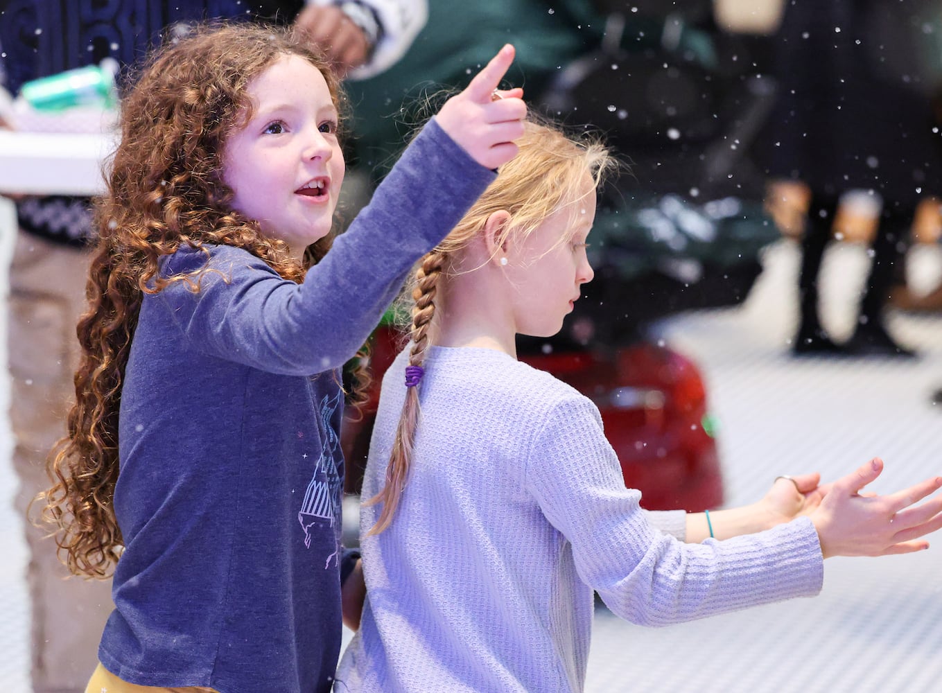 DDN 121125 Holly Days Dayton Arcade