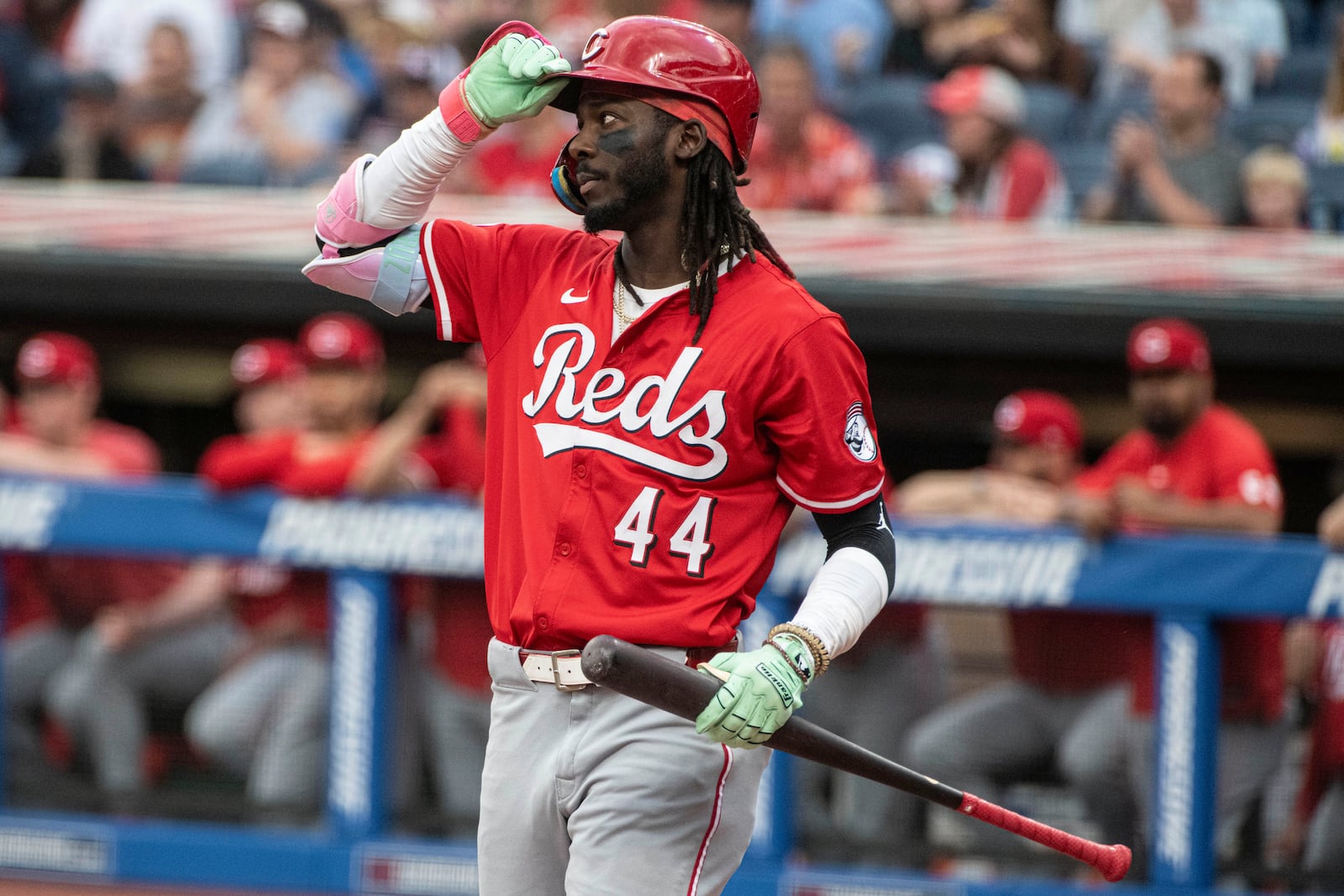 Cincinnati Reds' Elly De La Cruz looks at Cleveland Guardians starting pitcher Slade Cecconi after a called strike during the first inning of a baseball game, Tuesday, June 10, 2025, in Cleveland. (AP Photo/Phil Long)
