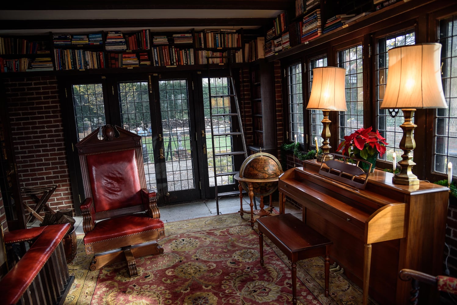 PHOTOS: Inside gorgeous Oakwood homes decorated for its very first  holiday home tour