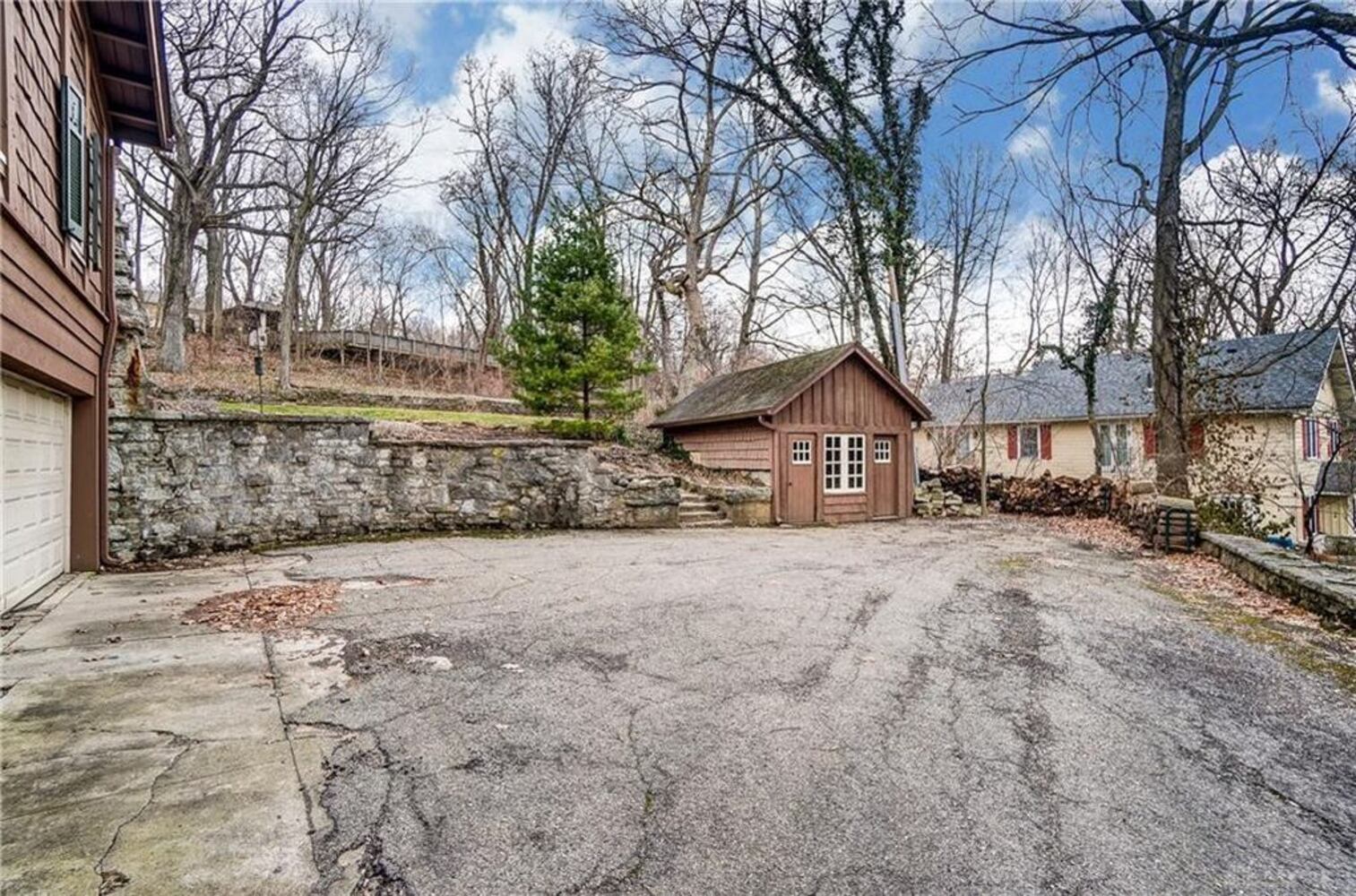 PHOTOS: $1M Oakwood manor on the market