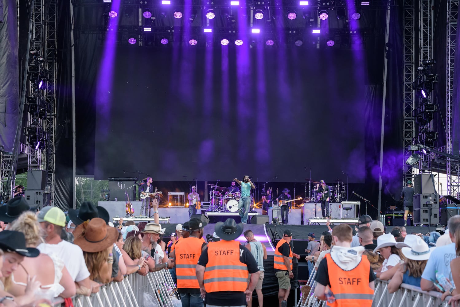 PHOTOS: Carrie Underwood & Shaboozey at the 2025 Voices of America Country Music Fest