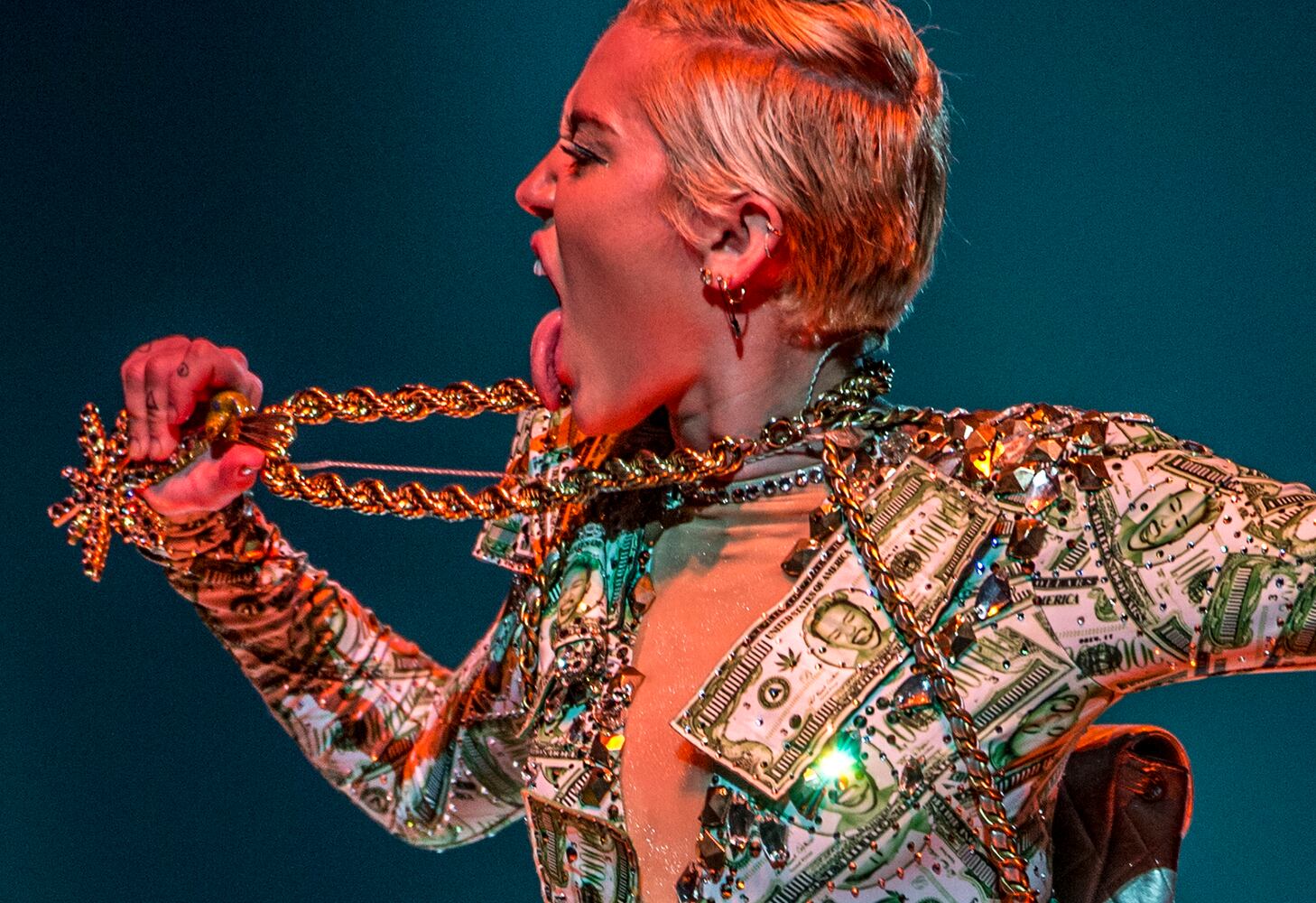 Miley Cyrus brings Bangerz Tour to Louisville's KFC Yum! Center