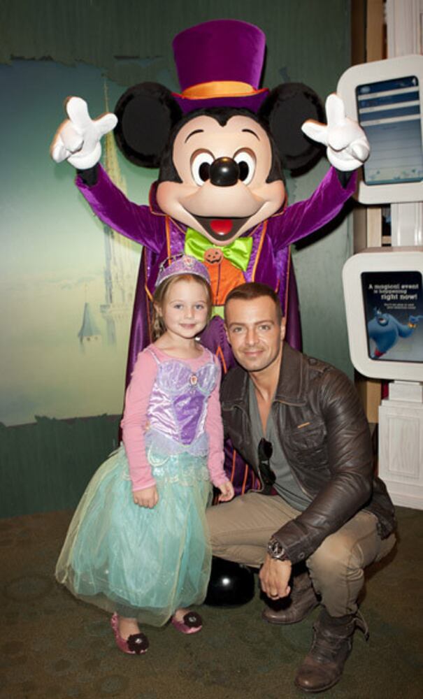 Hollywood Celebs Shop Disney Store For Halloween