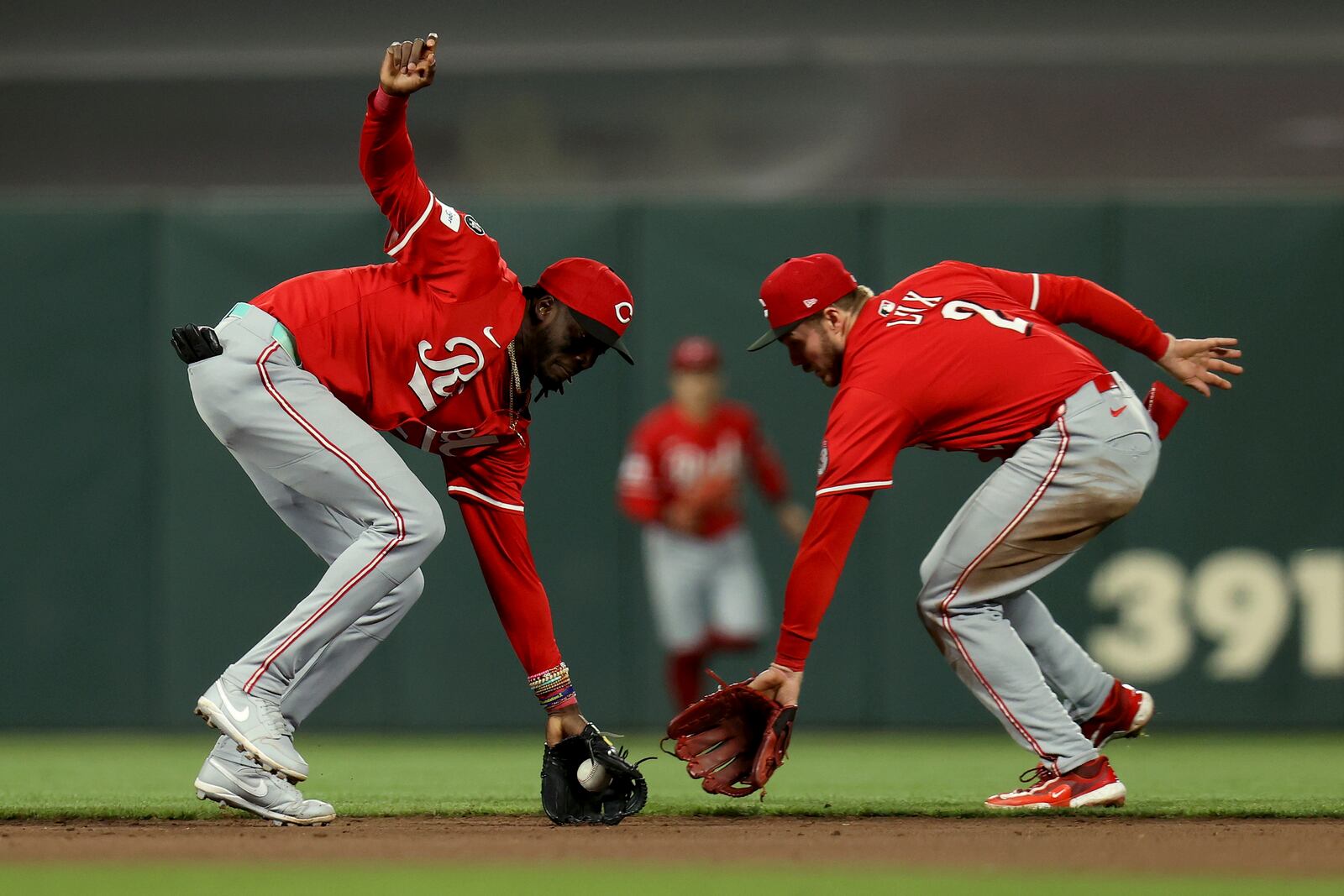 Cincinnati Reds shortstop Elly De La Cruz (44) fields a ground ball in the seventh inning of a baseball game against the San Francisco Giants in San Francisco, Tuesday, April 8, 2025. (AP Photo/Scot Tucker)