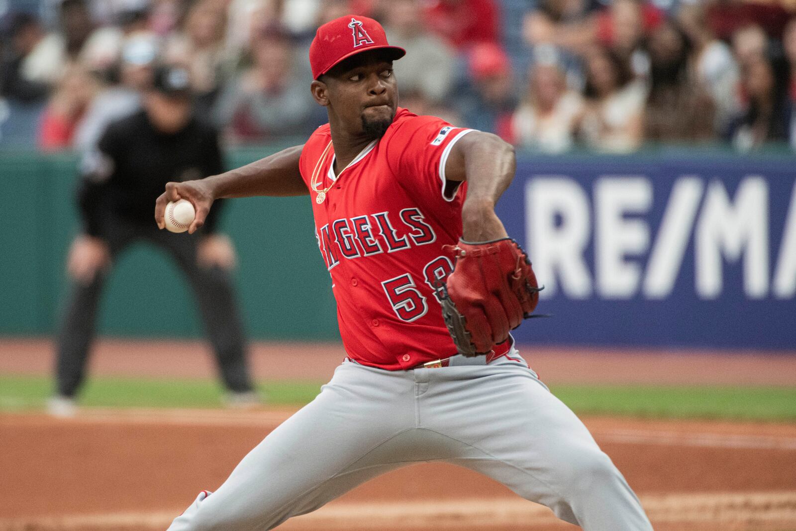 Los Angeles Angels starting pitcher Jose Soriano delivers against the Cleveland Guardians during the first inning of a baseball game, Friday, May 30, 2025, in Cleveland. (AP Photo/Phil Long)