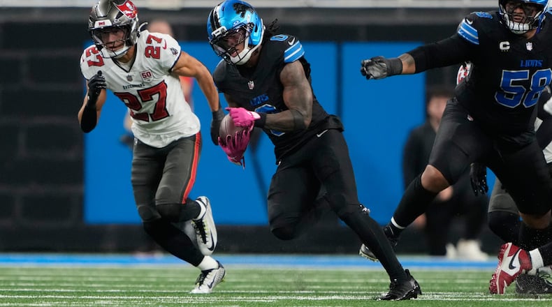Detroit Lions running back Jammer Gibbs (0) runs for a touchdown against the Tampa Bay Buccaneers during the first half of an NFL football game, Monday, Oct. 20, 2025, in Detroit. AP Photo/Ryan Sun)