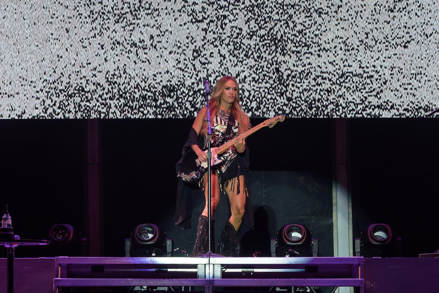 PHOTOS: Carrie Underwood & Shaboozey at the 2025 Voices of America Country Music Fest