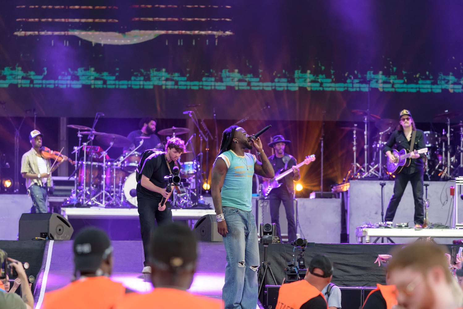 PHOTOS: Carrie Underwood & Shaboozey at the 2025 Voices of America Country Music Fest