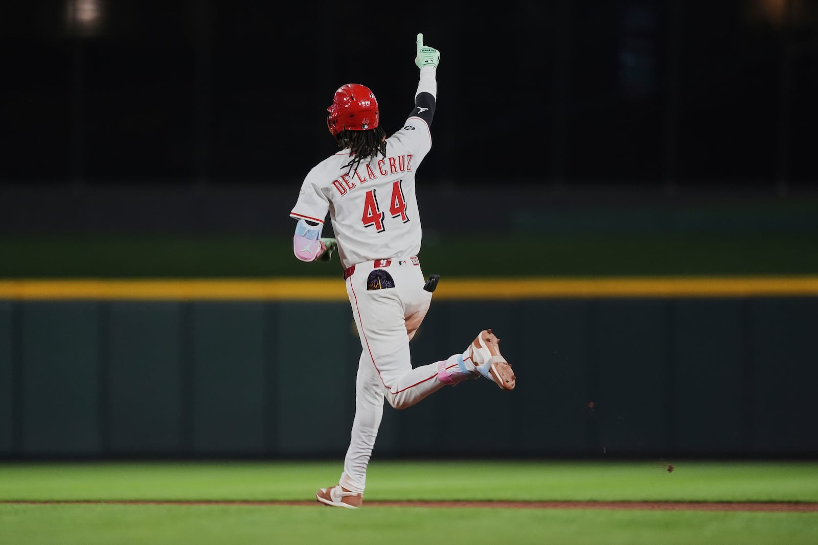 Cincinnati Reds' Elly De La Cruz celebrates after hitting a solo home run during the eighth inning of a baseball game against the New York Yankees, Monday, June 23, 2025, in Cincinnati. (AP Photo/Joshua A. Bickel)