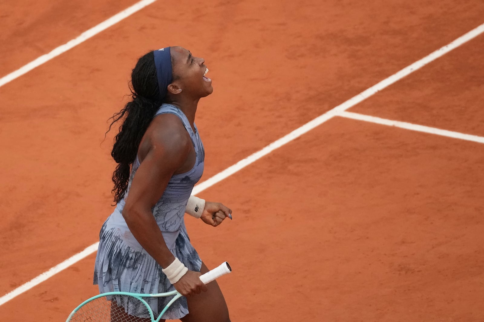 Coco Gauff of the U.S. celebrates as she won the final match of the French Tennis Open against Aryna Sabalenka of Belarus at the Roland-Garros stadium in Paris, Saturday, June 7, 2025. (AP Photo/Christophe Ena)