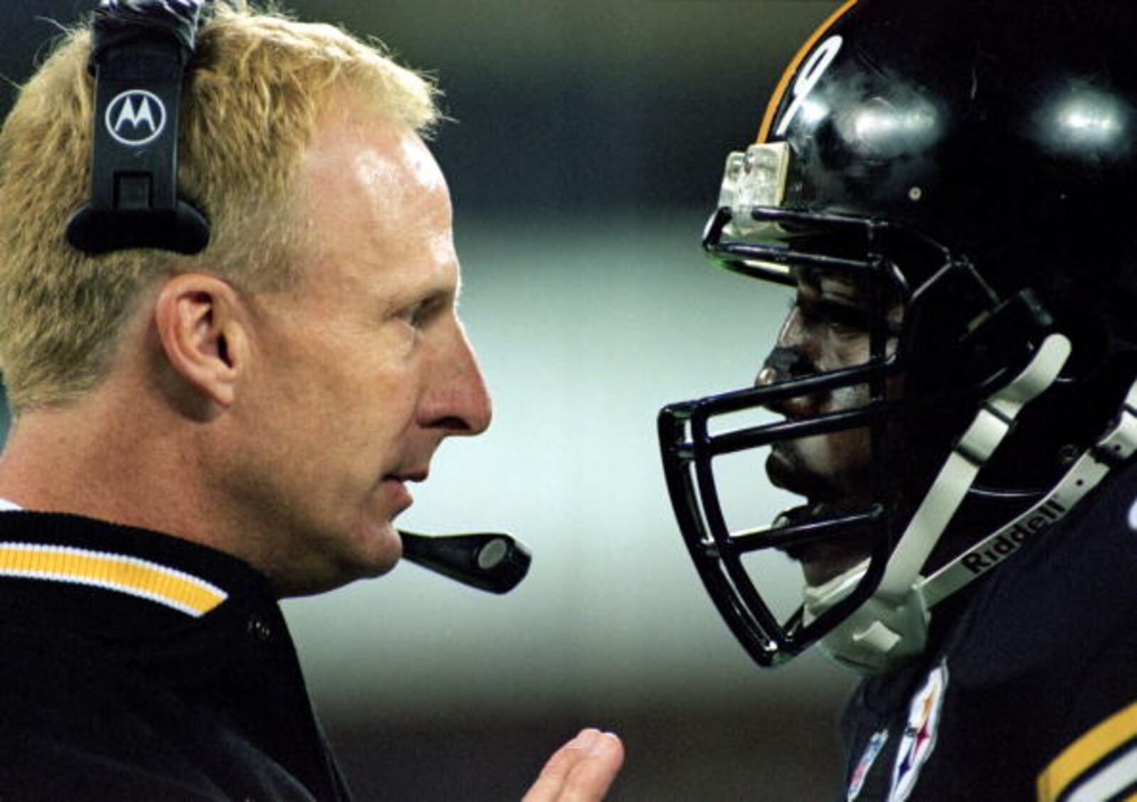 25 Oct 1999: A close up of Defence Coodinator Jim Haslett of the Pittsburgh Steelers as he talks with Levon Kirkland #99 during the game against the Atlanta Falcons at the Three Rivers Sradium in Pittsburgh, Pennsylvania. The Steelers defeated the Falcons 13-9. Mandatory Credit: Rick Stewart /Allsport
