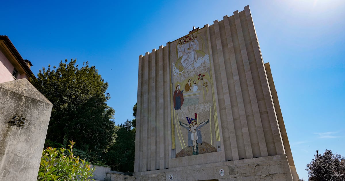 Trial against famous ex-Jesuit artist, accused of abusing women, to start with judges...